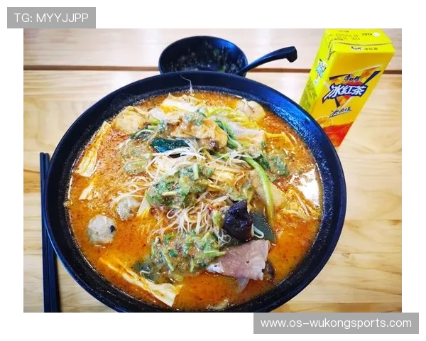 字母哥家冰箱里只放鸡胸肉和水，连瓶可乐都找不到