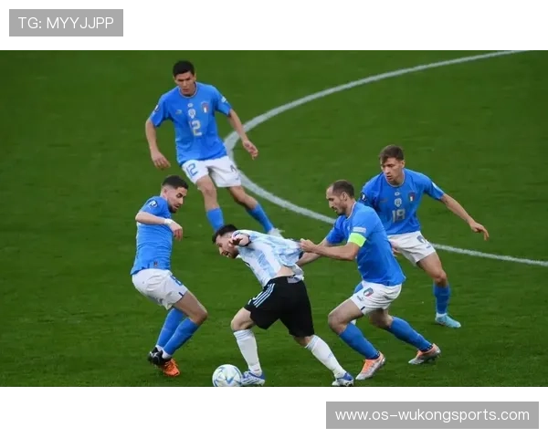 帕尔默与阿尔瓦雷斯：轮换定位中的战术角色与竞争差异分析