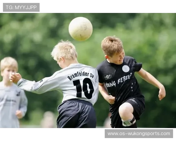 快速任意球规则：何时允许立即开球及裁判对干扰的判罚