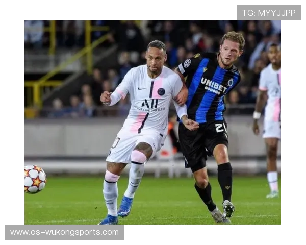 巴黎中场体系在高强度对抗下呈现流畅性断裂，持续性问题已在关键赛事中逐步暴露