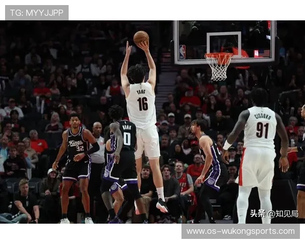 杨瀚森利用策应视野对比传统中锋主导阵地进攻节奏